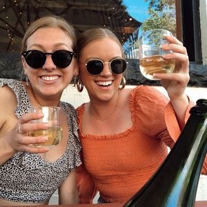 Meet your Posher, Elissa